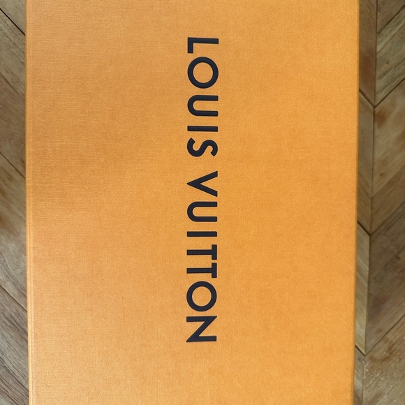 A used storage box for Louis Vuitton small bag. It is in perfect condition. - Picture 4 of 7